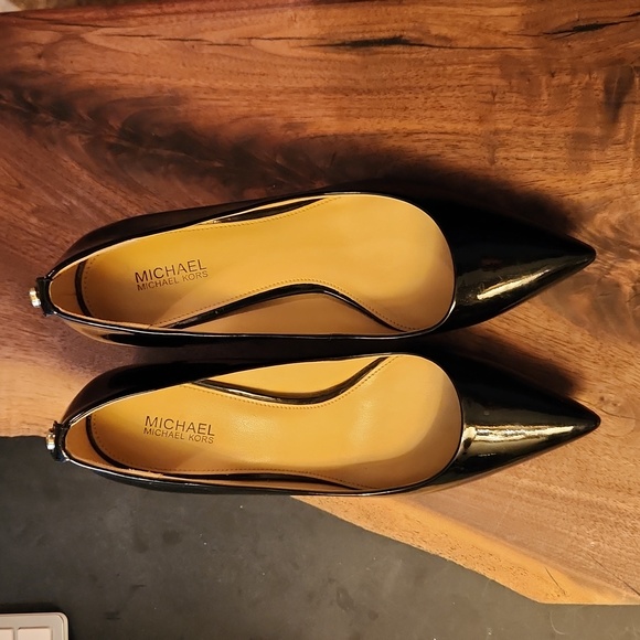 MICHAEL MICHAEL KORS | Black Patent pumps size 6 - Picture 1 of 4